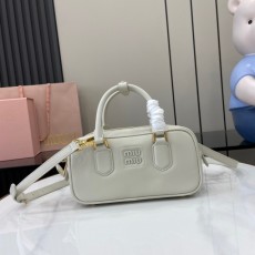 미우미우 MIUMIU 아르카디 가죽 토트백 500142 MU070