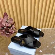 프라다 PRADA 삼각로고 슬라이드 뮬 PR282