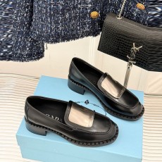 프라다 PRADA 브러시드 가죽 로퍼 PR288