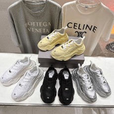 발렌시아가 Balenciaga 25SS 트리플 스니커즈 BG0911