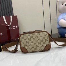 구찌 GUCCI GG 엠블럼 슈퍼 미니 크로스백 821217 GU1369